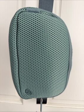 NWT Lululemon Everywhere Belt Bag *Knit Mesh - One Size